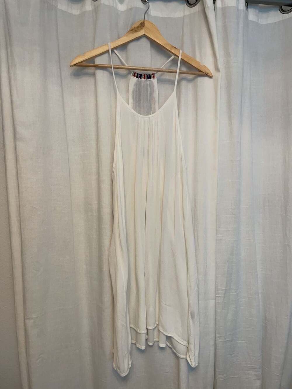 Boho Me White Rayon Embroidered Racerback Dress Size L
Summer
Breezy